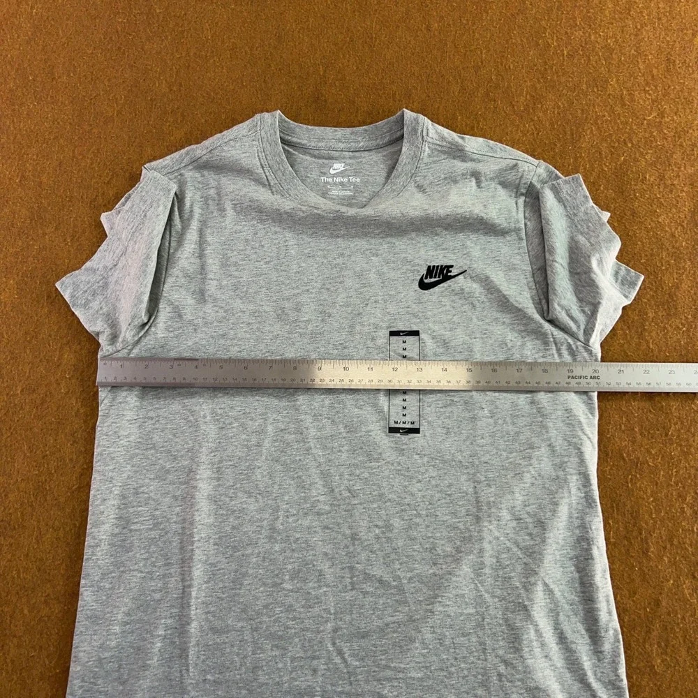 Nike Mens Medium Gray Futura Logo Short Sleeve T-Shirt NWT